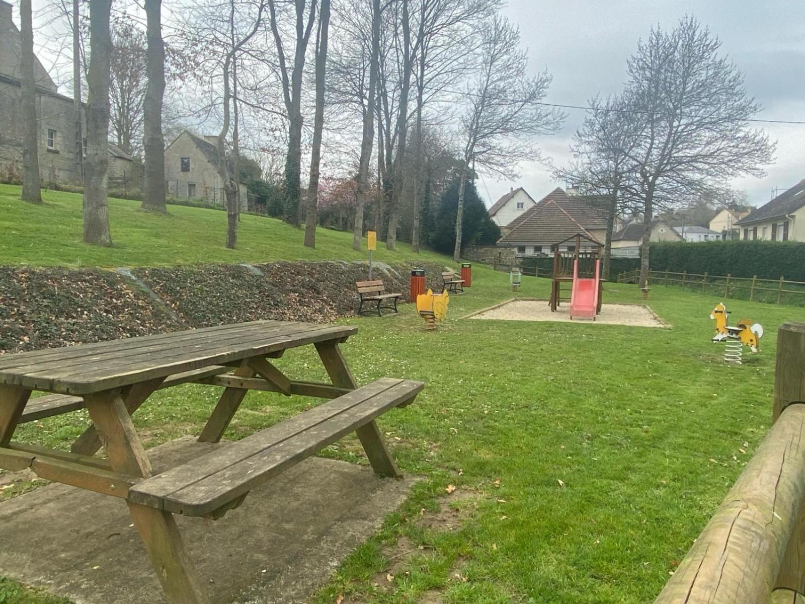 Magnifique Chateau Renove Proche Bourg Grand Parc Belle Terrasse Billard, Ping Pong, Proche Bayeux Et Plages Du Debarquement Tilly-sur-Seulles エクステリア 写真